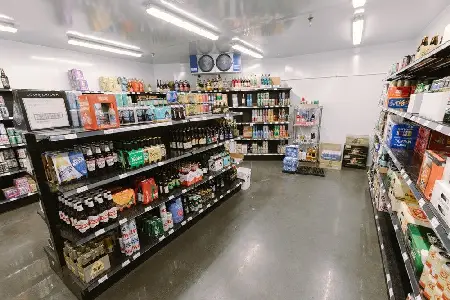 high-end-liquor-store-with-real-estate (1)
